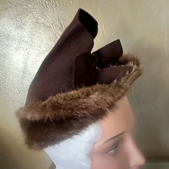 SKILLFUL 1930s' BROWN FELT HAT WITH FUR "WINGS" + FELT BOW